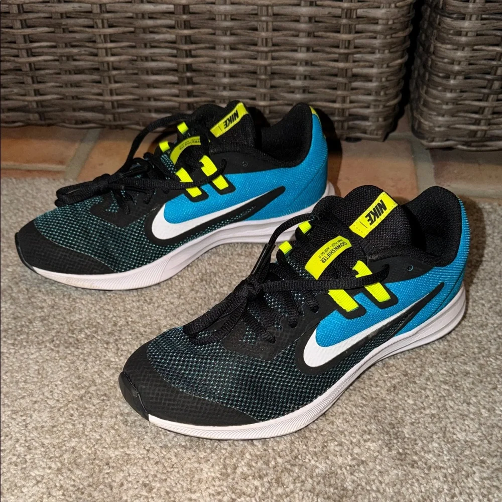 Nike Downshifter Kids Sneakers Black Blue Yellow Size 4.5 - Picture 1 of 7